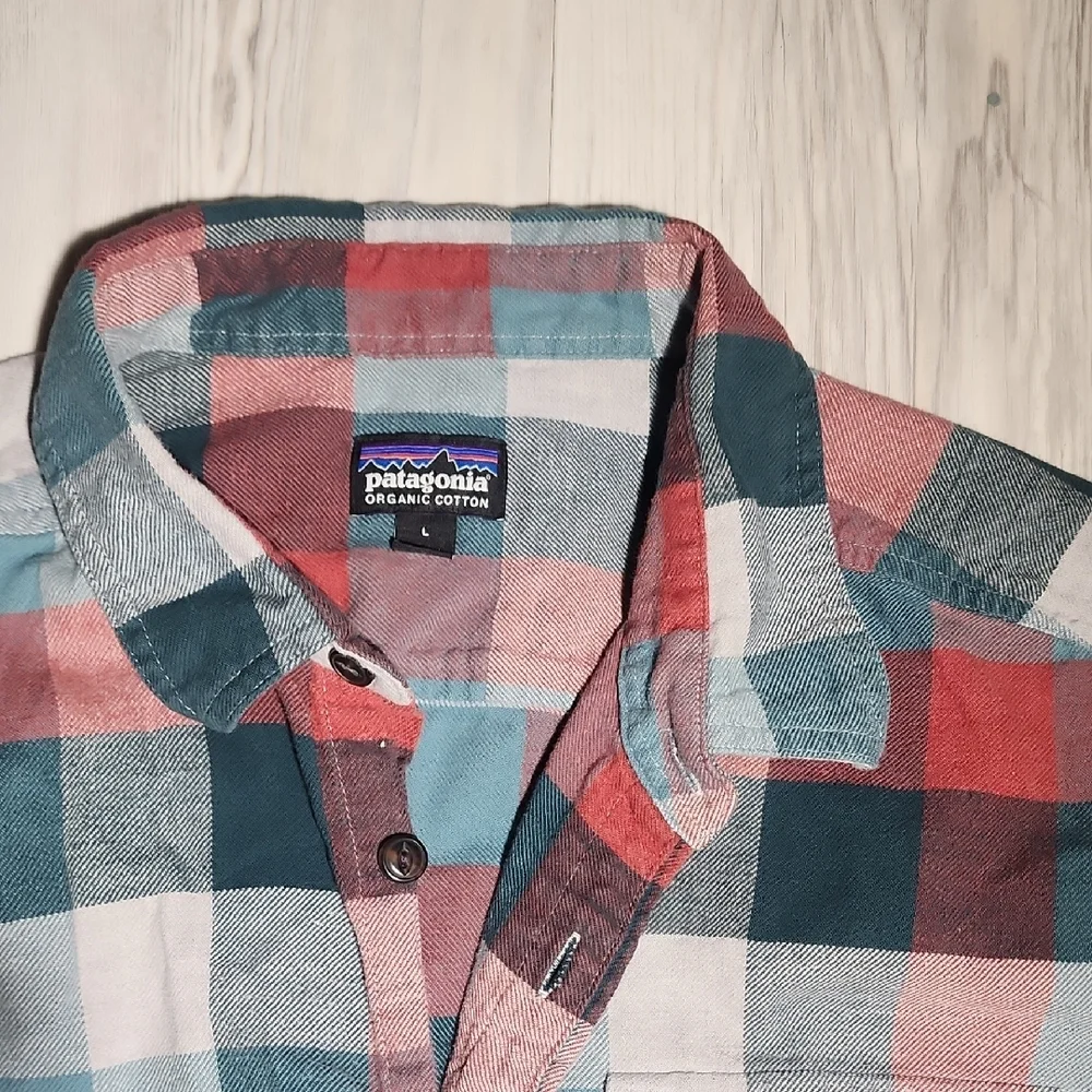 Patagonia Organic Cotton Plaid Button-Up Men's Shirt Red Blue‎ White